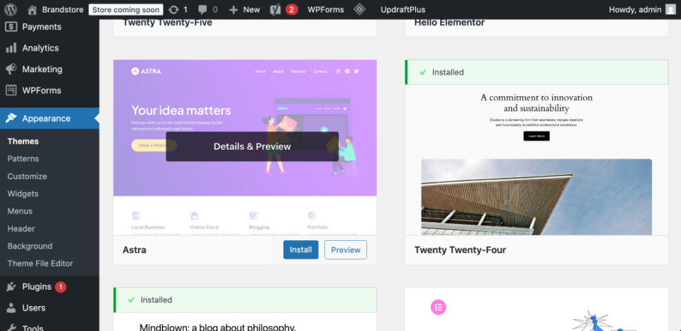 WordPress admin dashboard displaying free themes, including Astra, under the 'Appearance' section, with 'Themes' selected for blog setup.