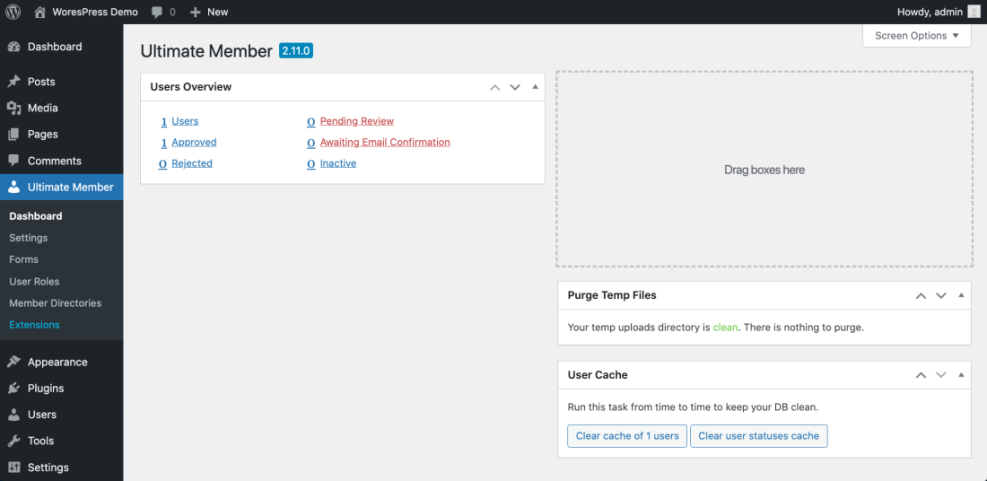 Ultimate Member plugin dashboard in WordPress, showing user overview with approved, pending review, and inactive members.